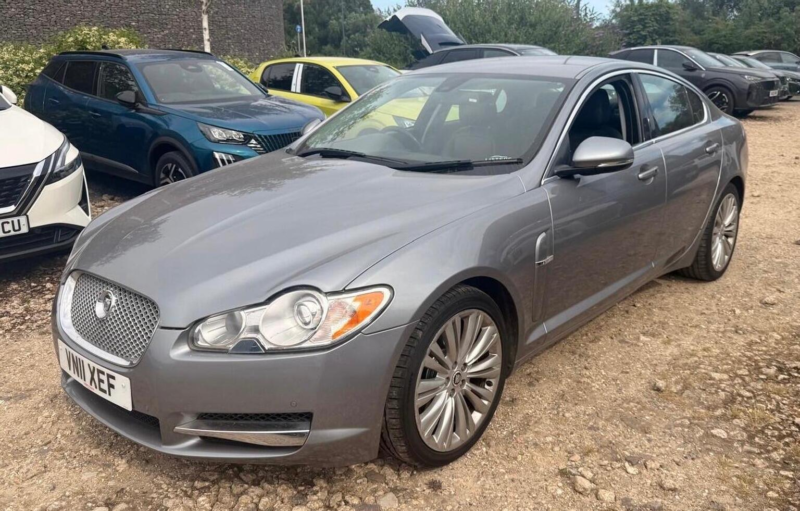 2011 Jaguar Xf 3.0d V6 Premium Luxury Auto Euro 5 4dr in Grey — image 1