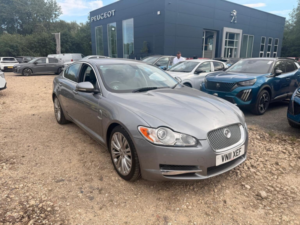 2011 Jaguar Xf 3.0d V6 Premium Luxury Auto Euro 5 4dr in Grey — image 2