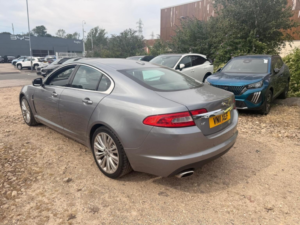 2011 Jaguar Xf 3.0d V6 Premium Luxury Auto Euro 5 4dr in Grey — image 3