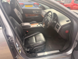 2011 Jaguar Xf 3.0d V6 Premium Luxury Auto Euro 5 4dr in Grey — image 5