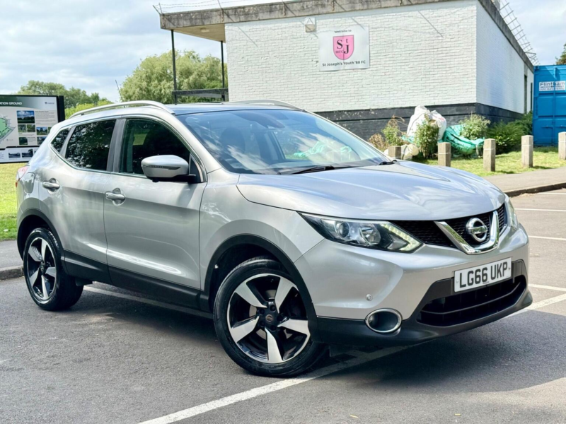 2016 Nissan Qashqai 1.2 Dig-T N-Connecta 2WD Euro 6 (s/s) 5dr in Silver — image 1