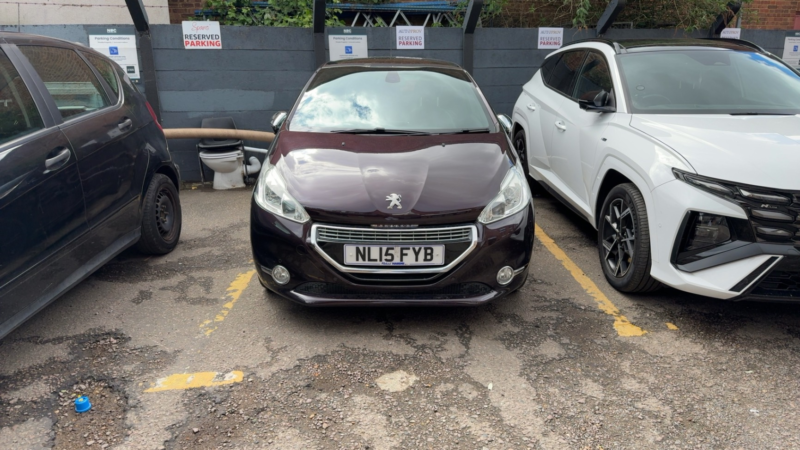 2015 Peugeot 208 Xy E-Thp S/s in Purple — image 1