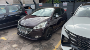 2015 Peugeot 208 Xy E-Thp S/s in Purple — image 2