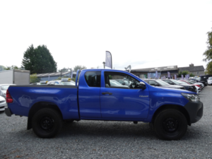 2020 Toyota Hilux 2.4 D-4d Active Extra Pickup Extended Cab 4dr Diesel Manual 4WD Euro 6 (s/s) (150 Ps) in Blue — image 2