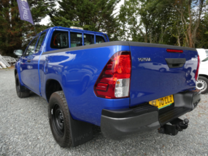 2020 Toyota Hilux 2.4 D-4d Active Extra Pickup Extended Cab 4dr Diesel Manual 4WD Euro 6 (s/s) (150 Ps) in Blue — image 3