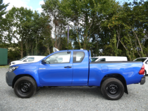 2020 Toyota Hilux 2.4 D-4d Active Extra Pickup Extended Cab 4dr Diesel Manual 4WD Euro 6 (s/s) (150 Ps) in Blue — image 4