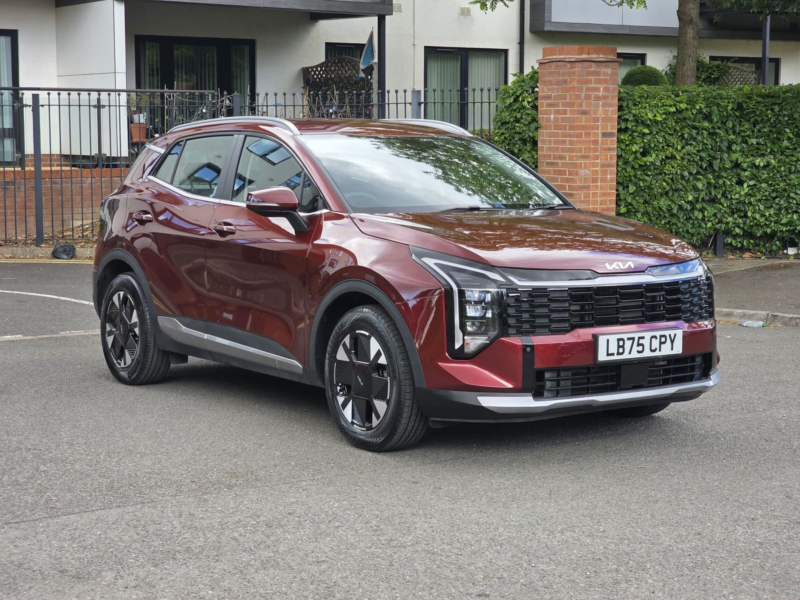 2025 Kia Sportage 1.6 T-Gdi Pure SUV 5dr Petrol Manual Euro 6 (s/s) (147 Bhp) in Red — image 1