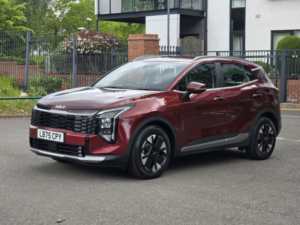 2025 Kia Sportage 1.6 T-Gdi Pure SUV 5dr Petrol Manual Euro 6 (s/s) (147 Bhp) in Red — image 3