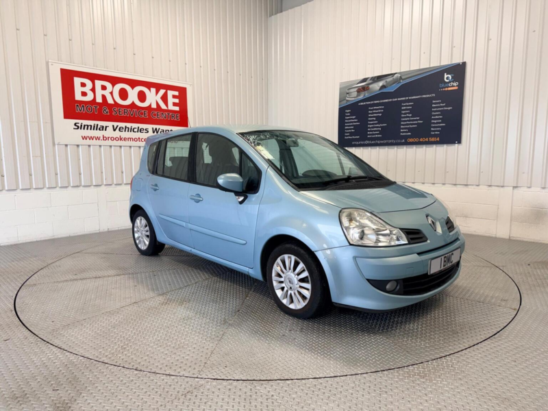 2011 Renault Grand Modus 1.5 Dci Dynamique Euro 5 5dr in Blue — image 1