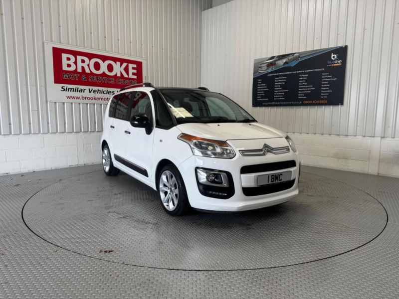 2017 Citroen C3 Picasso 1.2 Puretech Platinum Euro 6 5dr in White — image 1