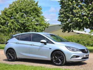2018 Vauxhall Astra 1.4i Turbo Sri Nav Auto Euro 6 (s/s) 5dr in Silver — image 2
