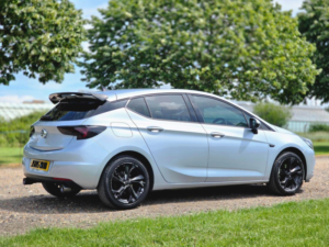 2018 Vauxhall Astra 1.4i Turbo Sri Nav Auto Euro 6 (s/s) 5dr in Silver — image 4
