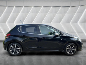 2019 Peugeot 208 1.2 Puretech Tech Edition Euro 6 (s/s) 5dr in Black — image 5