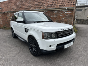 2013 Land Rover Range Rover Sport 3.0 Sd V6 Hse Black in White — image 2