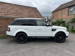 2013 Land Rover Range Rover Sport 3.0 Sd V6 Hse Black in White — image 4