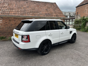 2013 Land Rover Range Rover Sport 3.0 Sd V6 Hse Black in White — image 6