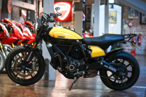 2018 Ducati Scrambler 800 *stunning Condition Throughout* in Multicolour — image 3