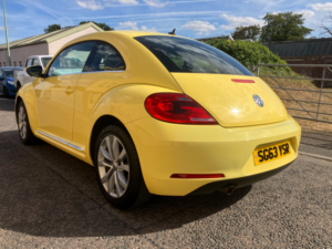 2013 Volkswagen Beetle 1.2 Tsi Design Hatchback 3dr Petrol Manual 6spd Euro 5 (105 Ps) in Yellow — image 5