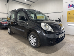 2010 Renault Kangoo 1.6 16v Expression in Black — image 3