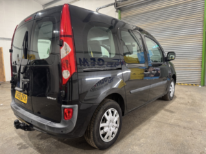 2010 Renault Kangoo 1.6 16v Expression in Black — image 5