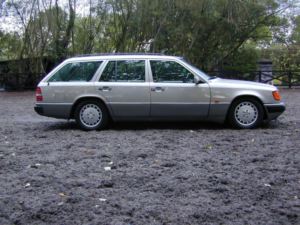 1990 Mercedes-Benz 300 Ref 8827 - Mercedes Benz W124 300te Automatic Estate (rhd - Uk Car) in Silver — image 2