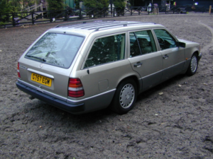 1990 Mercedes-Benz 300 Ref 8827 - Mercedes Benz W124 300te Automatic Estate (rhd - Uk Car) in Silver — image 3