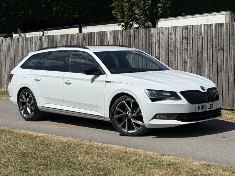 2018 Skoda Superb 2.0 Tsi Sportline 220 DSG Estate in White — image 1