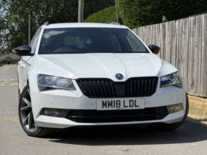 2018 Skoda Superb 2.0 Tsi Sportline 220 DSG Estate in White — image 2