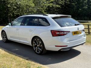 2018 Skoda Superb 2.0 Tsi Sportline 220 DSG Estate in White — image 4