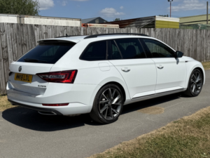 2018 Skoda Superb 2.0 Tsi Sportline 220 DSG Estate in White — image 6