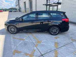 2017 Ford Focus 1.0t Ecoboost St-Line Euro 6 (s/s) 5dr in Black — image 2