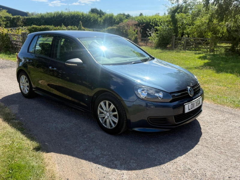 2011 Volkswagen Golf 1.6 Tdi Bluemotion Euro 5 (s/s) 5dr in Blue — image 1