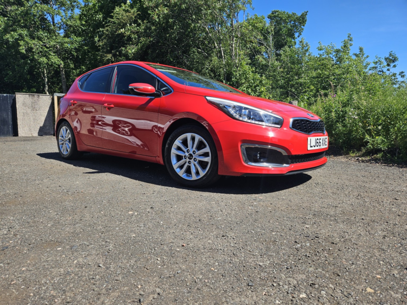2016 Kia Ceed 1.6 Gdi 2 in Red — image 1