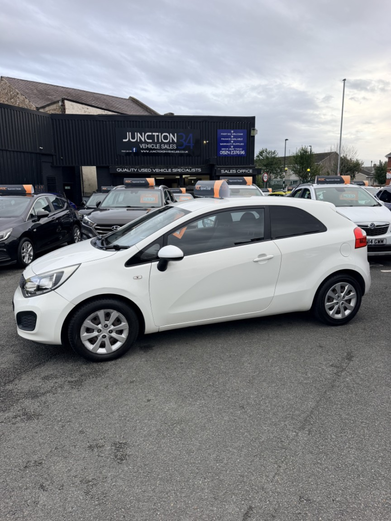 2013 Kia Rio 1.3 1 in White — image 1