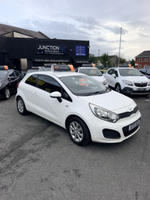 2013 Kia Rio 1.3 1 in White — image 4