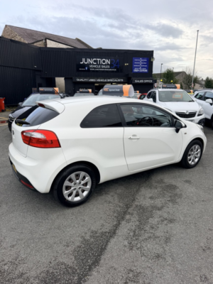 2013 Kia Rio 1.3 1 in White — image 5