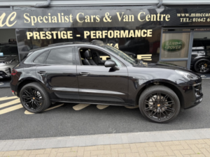 2016 Porsche Macan 3.0 Td V6 S in Black — image 3