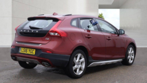 2016 Volvo V40 Cross Country 2.0 D2 Lux Auto Euro 6 (s/s) 5dr in Red — image 5