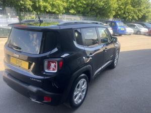 2016 Jeep Renegade 1.4 Renegade My16 1.4 Multiair Ii 140hp Limited in Black — image 6