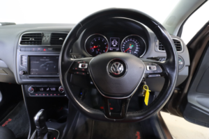 2015 Volkswagen Polo 1.2 Tsi Comfortline DSG in Brown — image 3