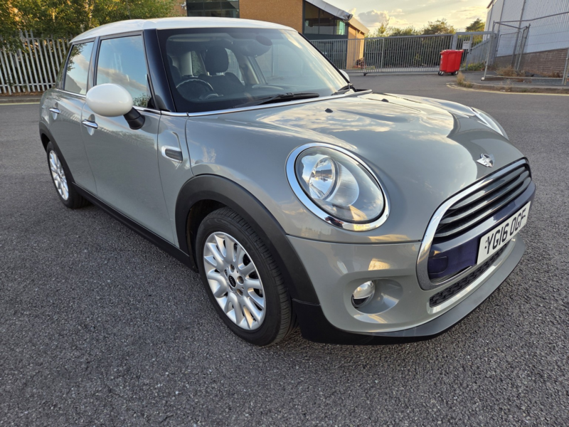 2016 MINI Hatch 1.5 5-Door Hatch Cooper D in Grey — image 1