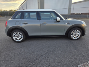 2016 MINI Hatch 1.5 5-Door Hatch Cooper D in Grey — image 2