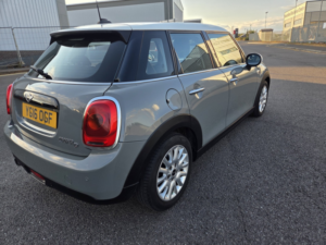 2016 MINI Hatch 1.5 5-Door Hatch Cooper D in Grey — image 3