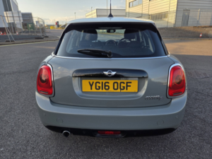 2016 MINI Hatch 1.5 5-Door Hatch Cooper D in Grey — image 4