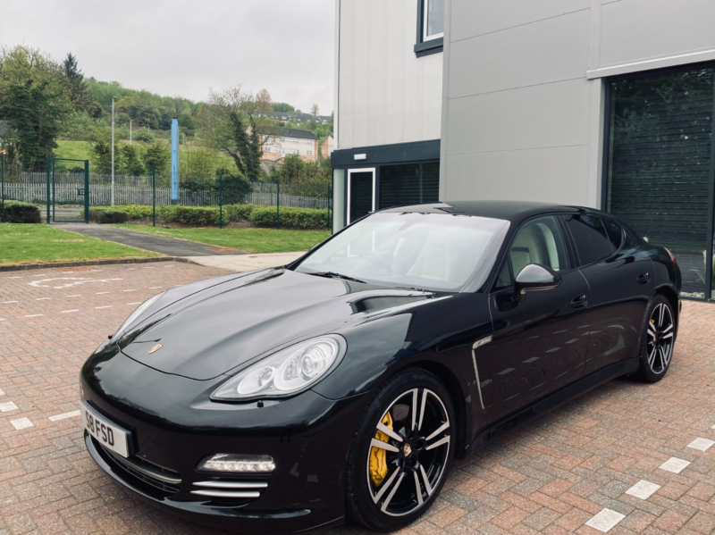 2013 Porsche Panamera Platinum Edition D V6 Tiptronic in Black — image 1