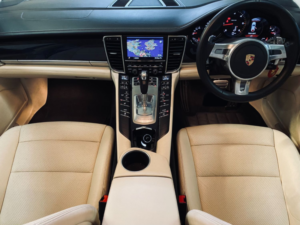 2013 Porsche Panamera Platinum Edition D V6 Tiptronic in Black — image 2