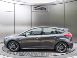 2017 Ford Focus 1.0t Ecoboost St-Line Auto Euro 6 (s/s) 5dr in Grey — image 5