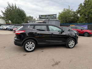 2016 Nissan Qashqai 1.5 Dci Acenta 2WD Euro 6 (s/s) 5dr in Black — image 4