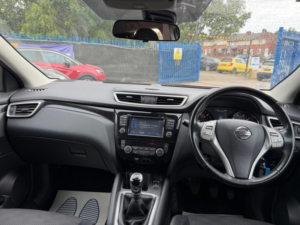 2016 Nissan Qashqai 1.5 Dci Acenta 2WD Euro 6 (s/s) 5dr in Black — image 5