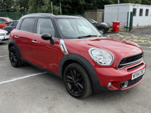 2014 MINI Countryman 2.0 Cooper Sd Countryman in Red — image 2